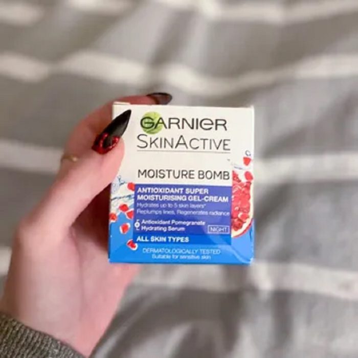 بمب آبرسان انار گارنیر-خرید لوازم آرایش اورجینال بلاران Garnier Hydra Bomb Super-Recharging Gel-Cream